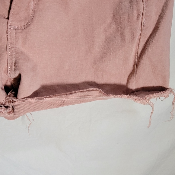 Universe Thread pink denim 2/26 shorts. Frayed bottoms cute and nice. ⛱️🌊🏖 - Picture 4 of 8